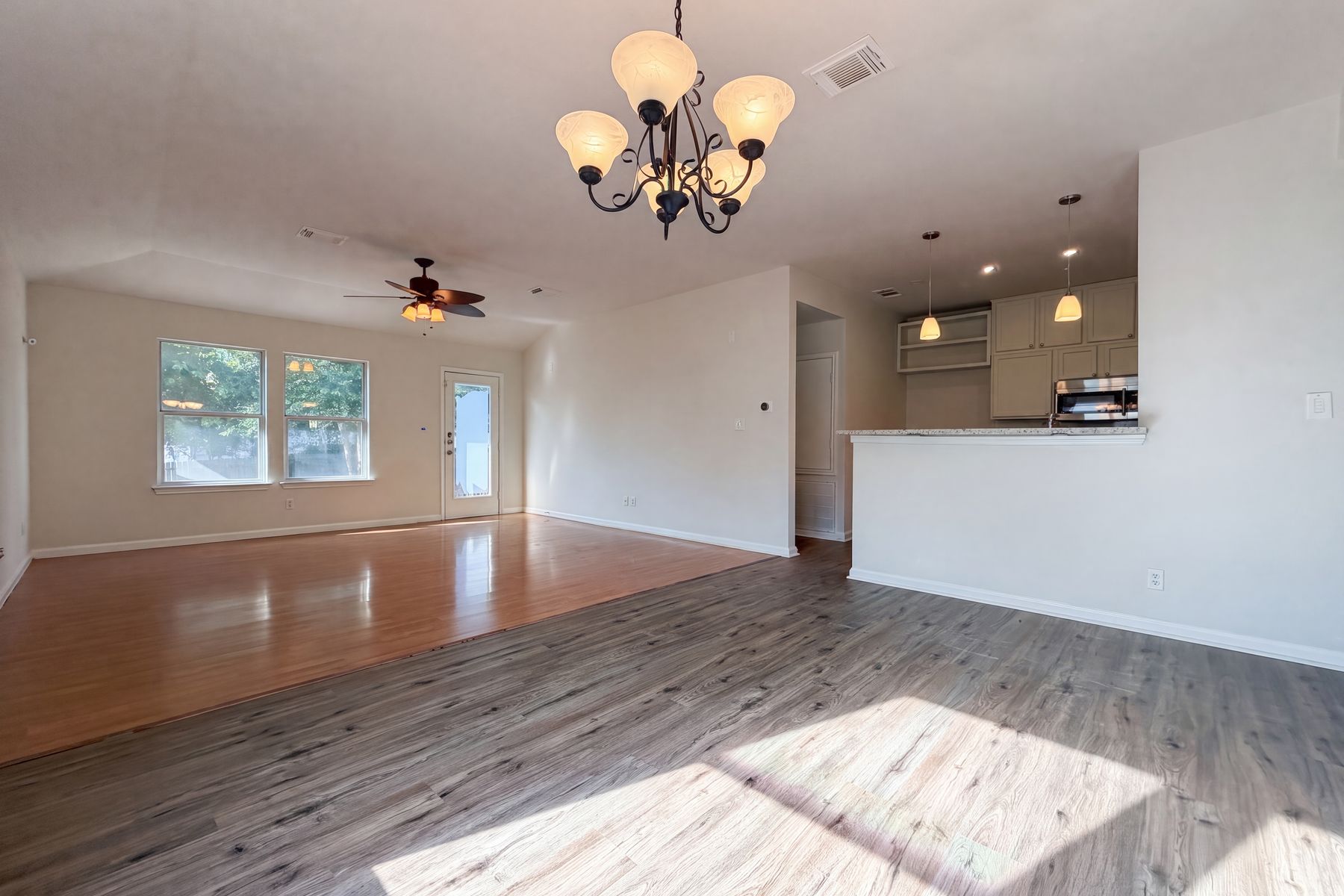 Property photo 3 of 1620 Sunview Cir