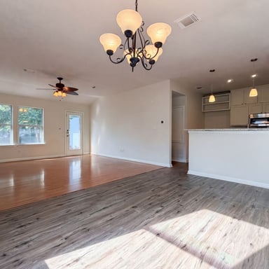 Property photo 3 of 1620 Sunview Cir