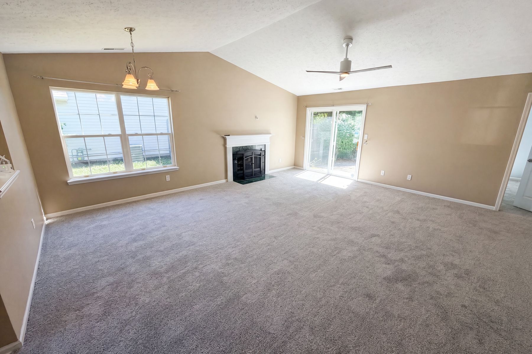 Property photo 3 of 2709 Lucas Dr