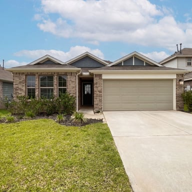 Property photo 1 of 823 Deerhurst Ln