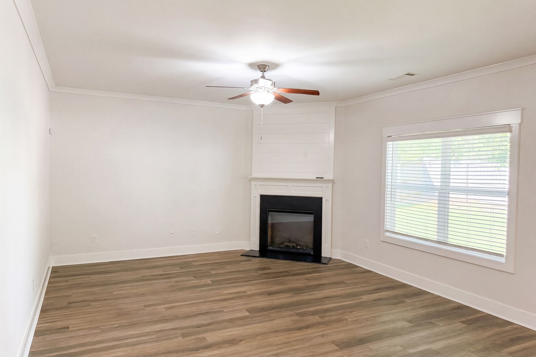 Property photo 3 of 239 Stonecreek Bnd