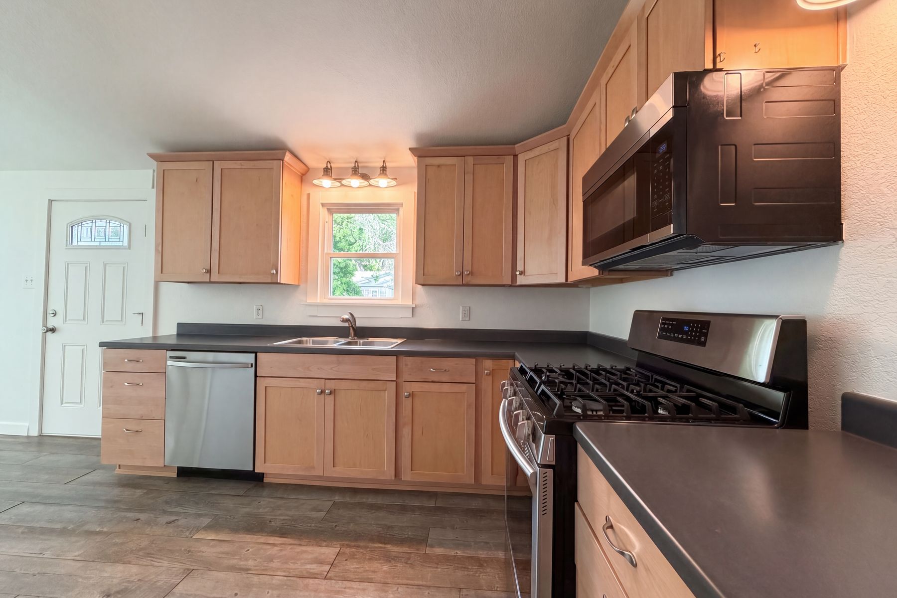 Photo 2 of 16 of 433 Sunnyside Ln, Longmont, CO
