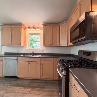 Property photo 2 of 433 Sunnyside Ln