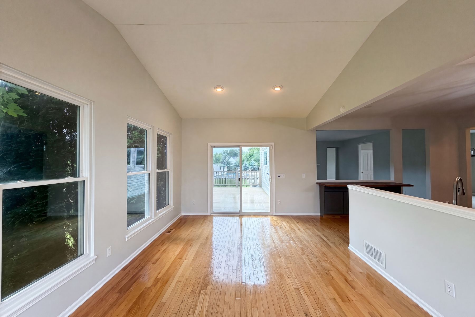 Property photo 3 of 9660 Kingston Trl