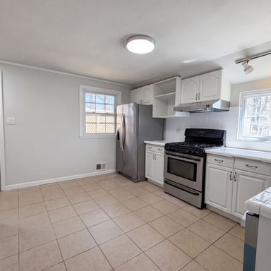Property photo 2 of 19 Delekas Ave