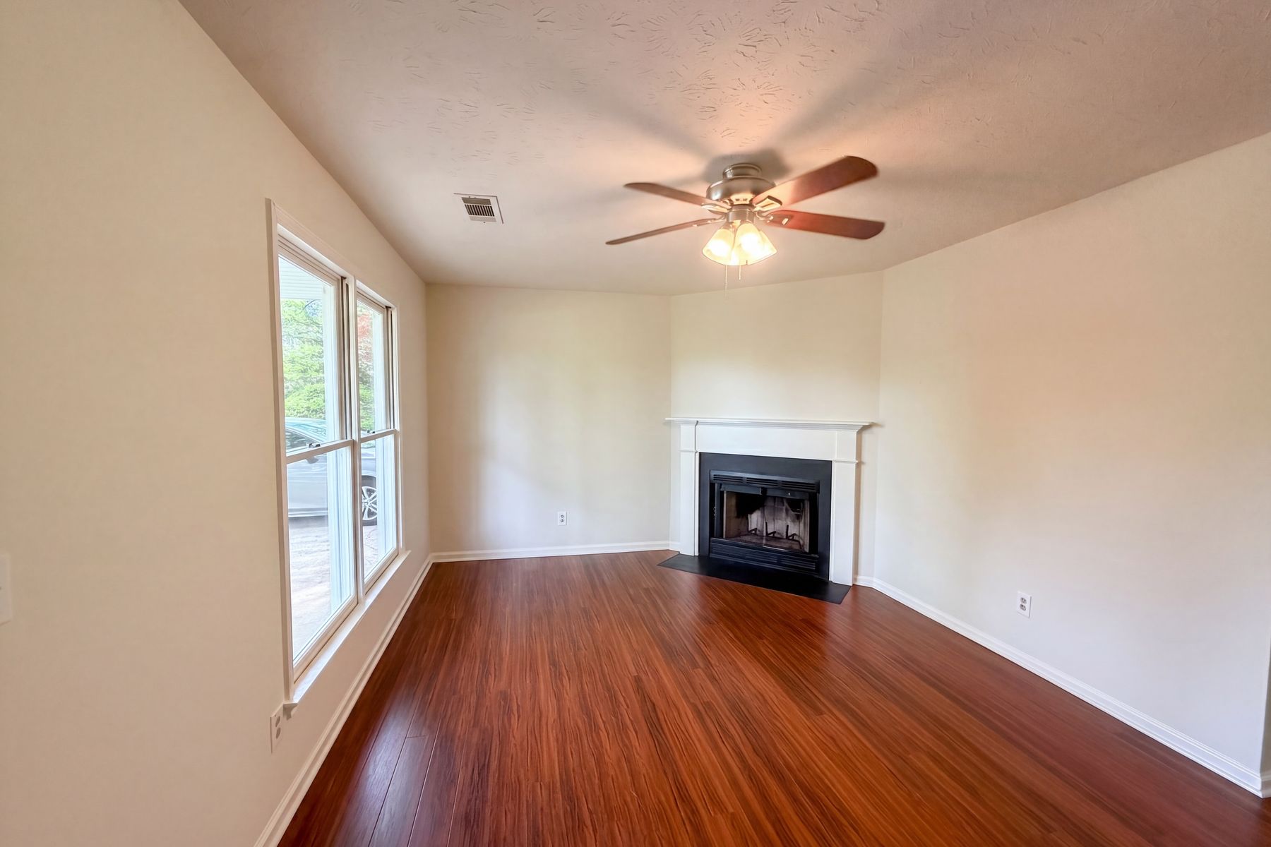 Property photo 3 of 1514 Willow Gate Way