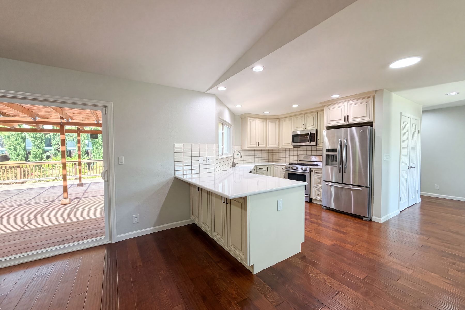 Photo 2 of 48 of 1091 Fox Meadow Way, Concord, CA
