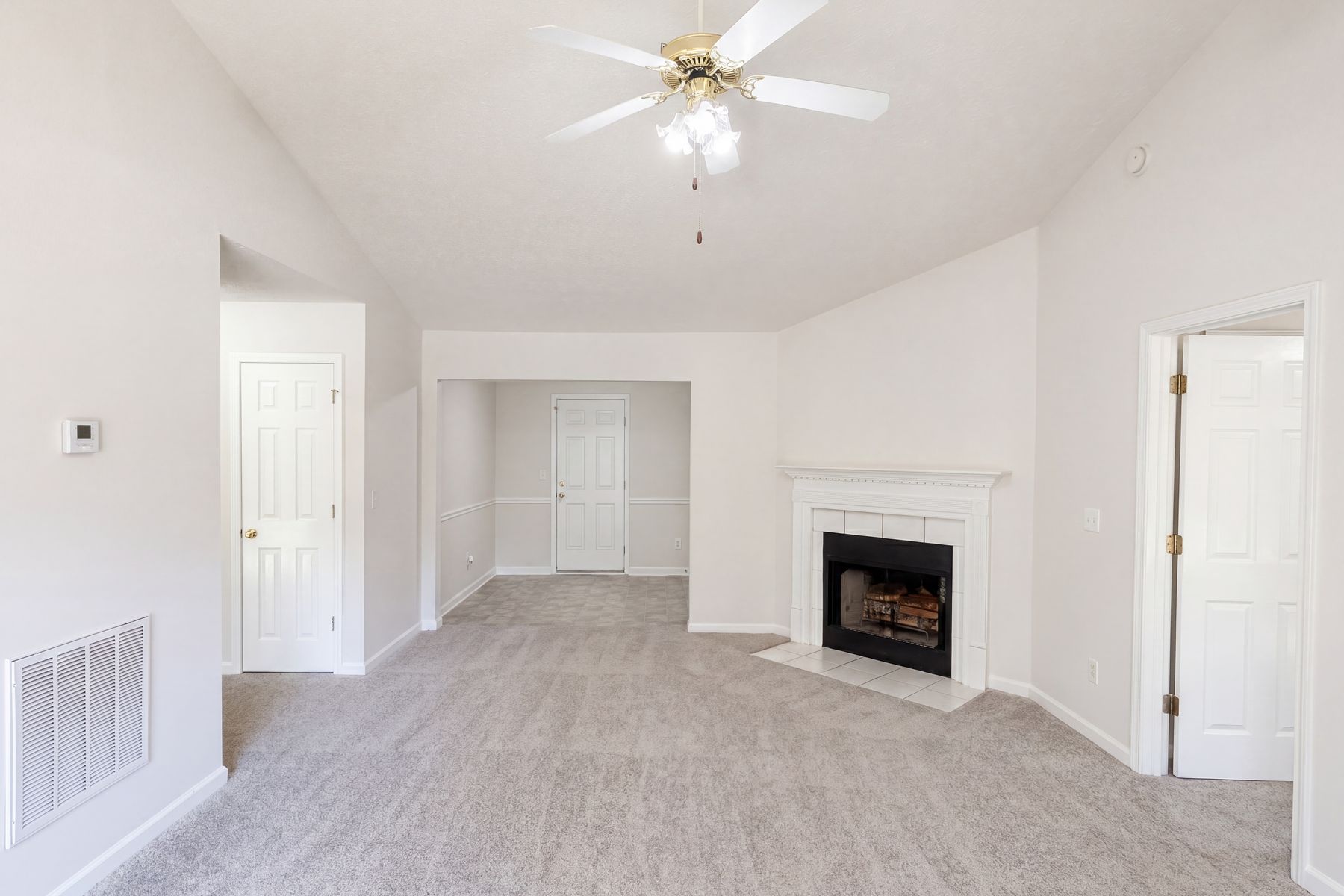 Property photo 3 of 182 Livingston Ln