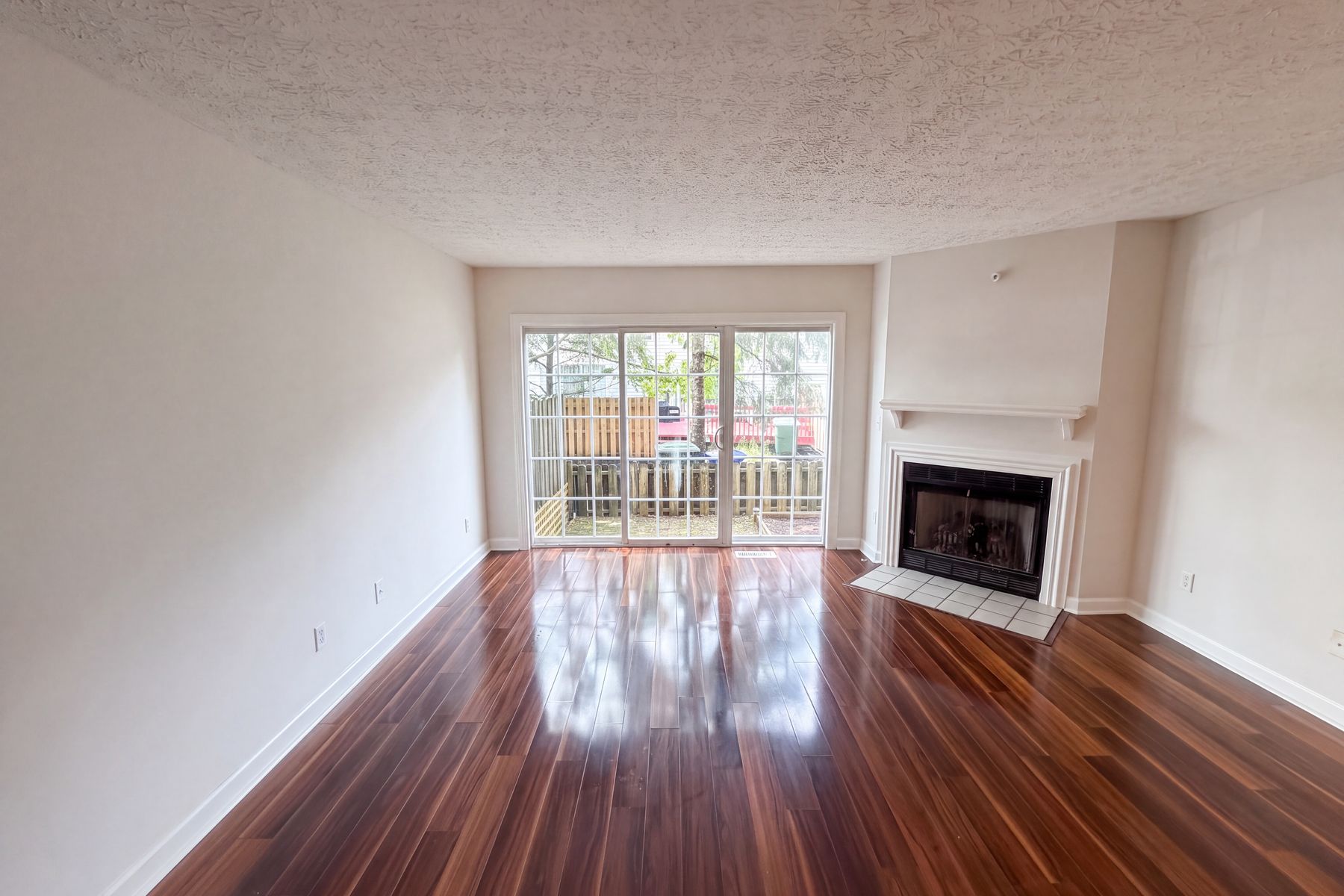 Property photo 3 of 5698 Canehill Ln