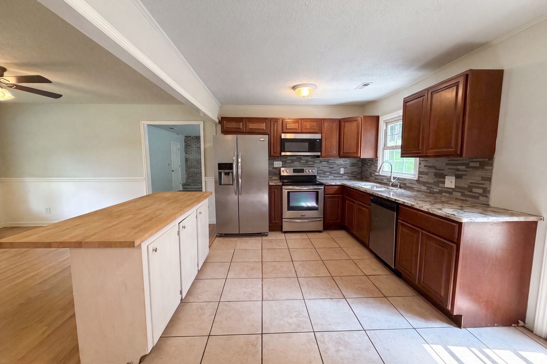 Photo 2 of 17 of 529 Timberlane Dr, Mount Holly, NC