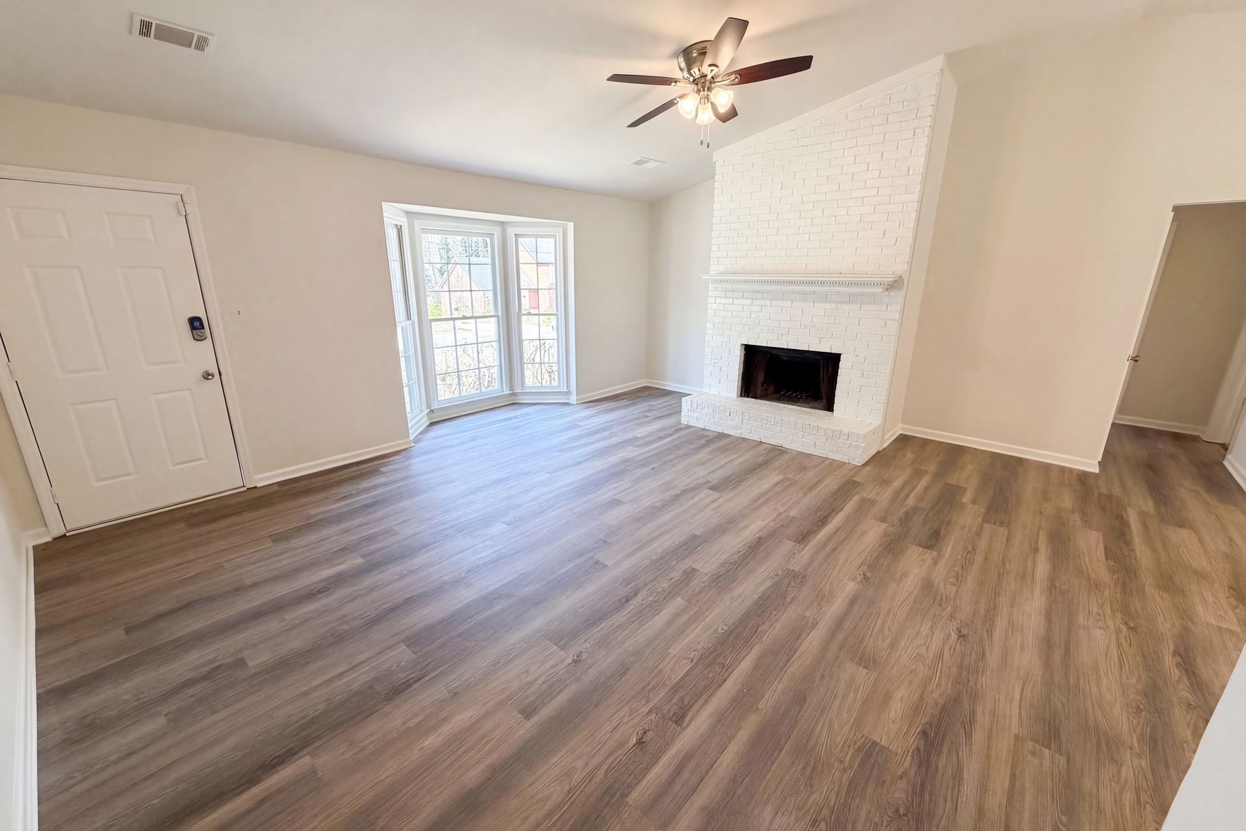 Property photo 3 of 5003 Henson Dr SW
