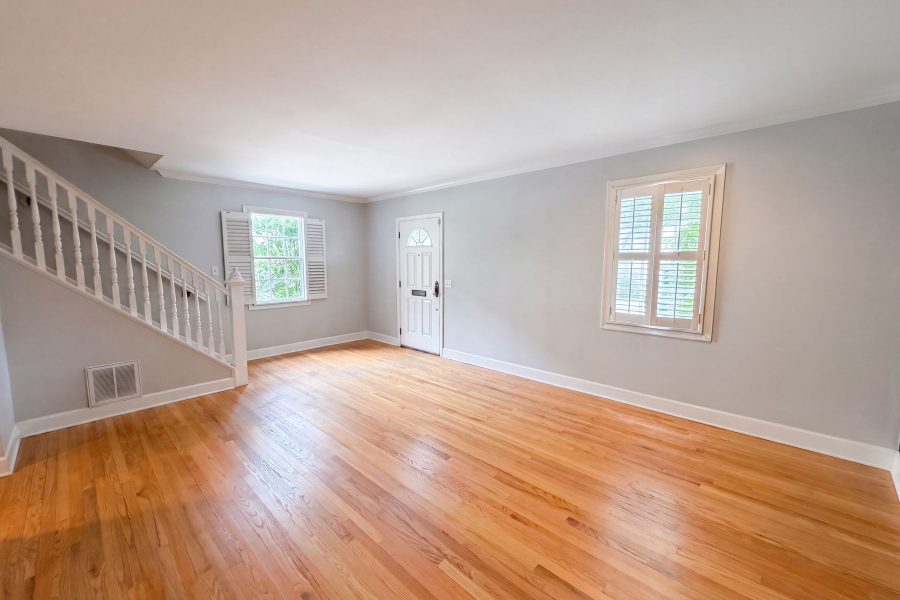 Property photo 3 of 170 Queen St