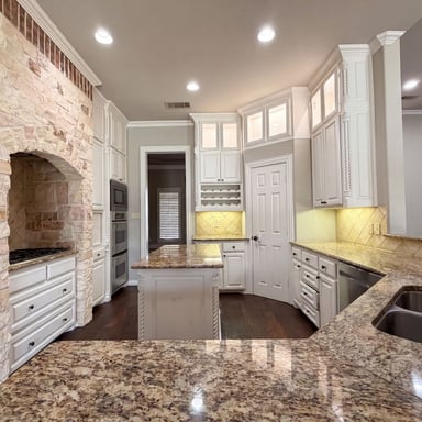 Property photo 2 of 1930 Fair Oaks Ln