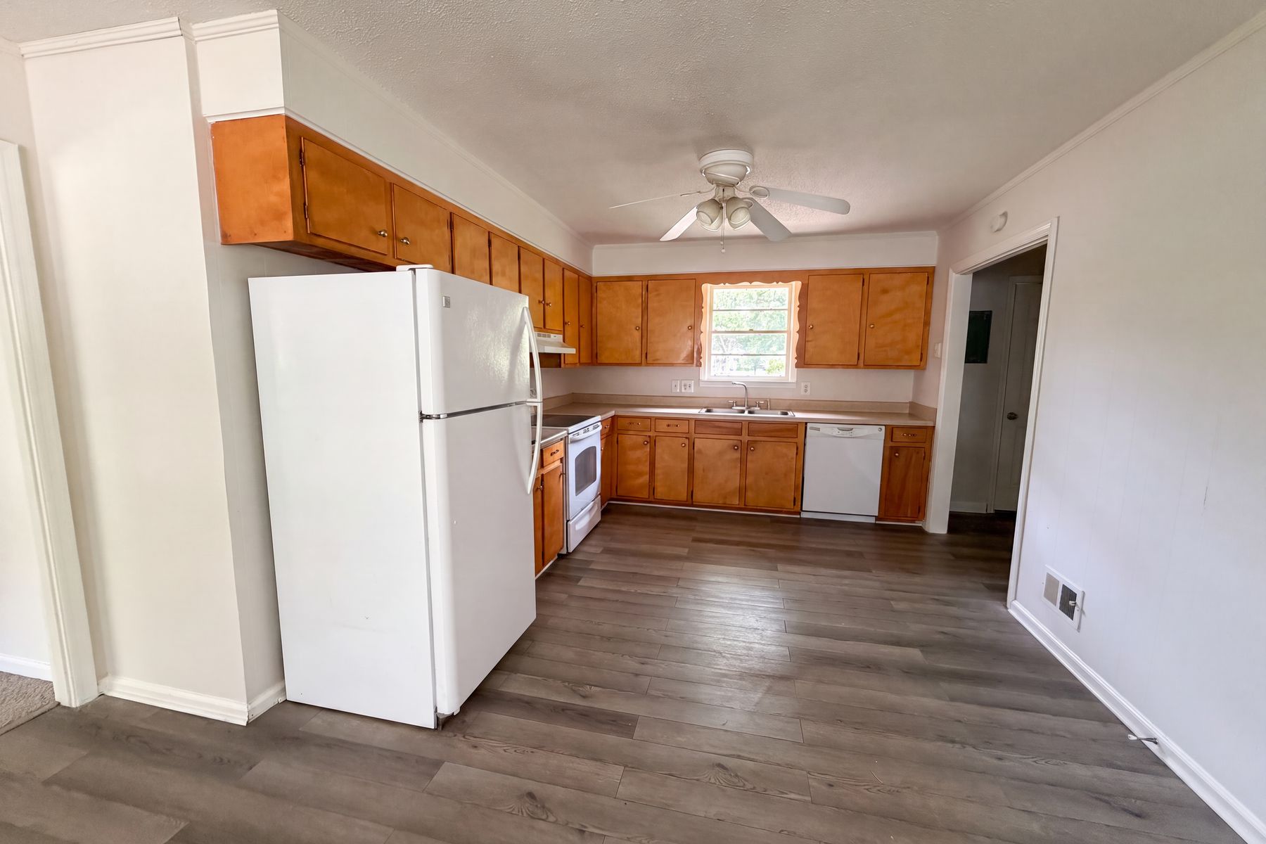 Photo 2 of 16 of 406 Lafayette Way, Camden, SC
