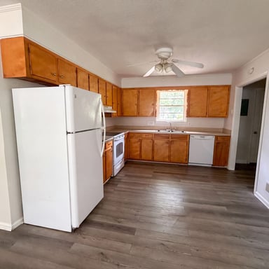 Property photo 2 of 406 Lafayette Way