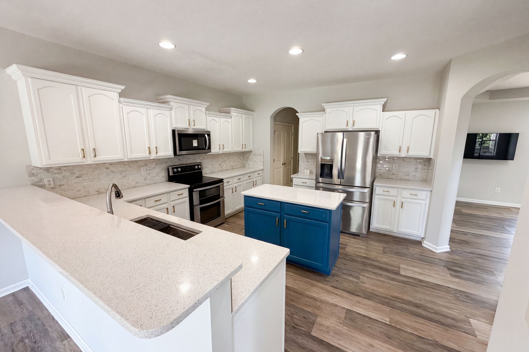 Photo 2 of 43 of 7212 Maple Bluff Pl, Indianapolis, IN