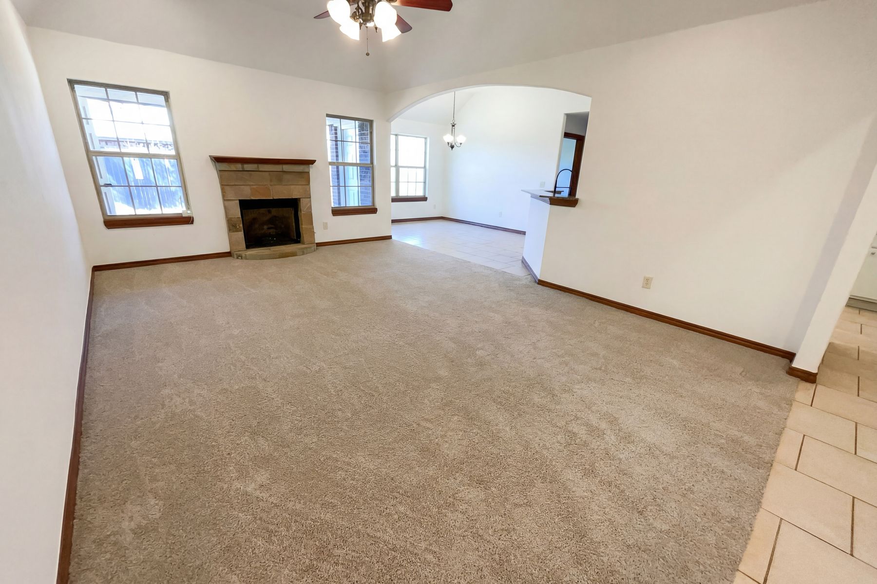 Property photo 3 of 305 N Lakeside Ter
