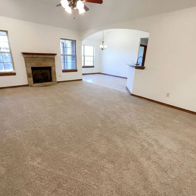 Property photo 3 of 305 N Lakeside Ter