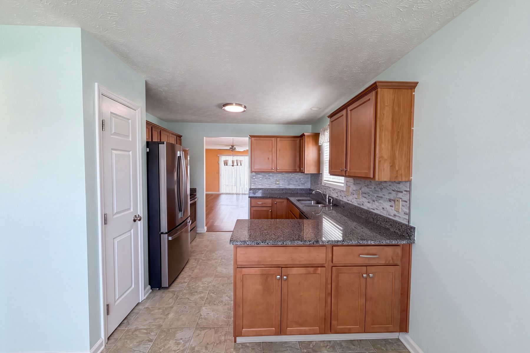 Photo 2 of 20 of 159 Prestwyck Ln, Elyria, OH