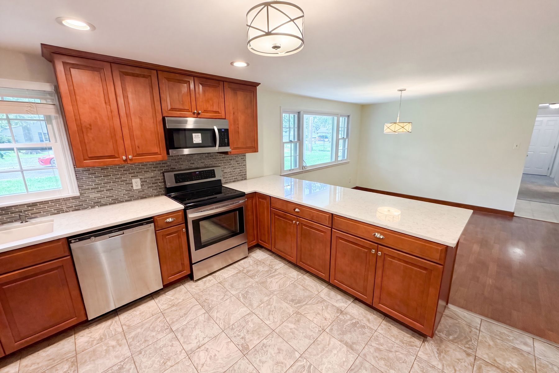 Photo 2 of 23 of 1537 W 74th Pl, Indianapolis, IN
