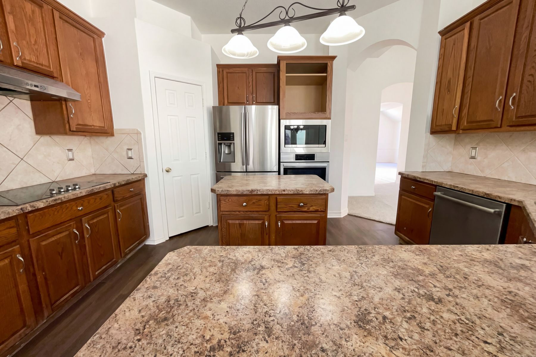 Photo 2 of 19 of 8329 Cedarcrest Ln, Fort Worth, TX