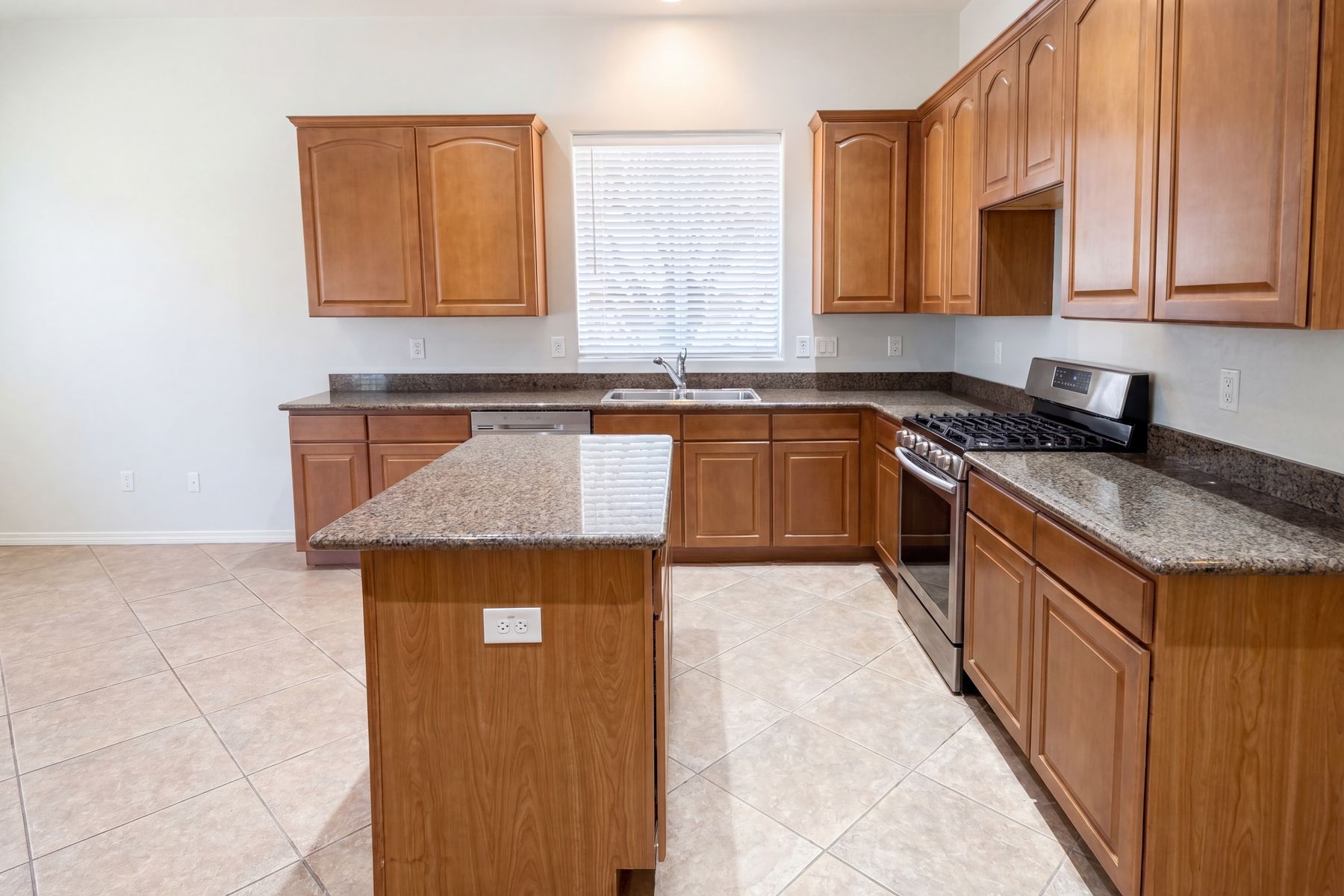 Photo 2 of 38 of 8023 N Sable Way, Prescott Valley, AZ