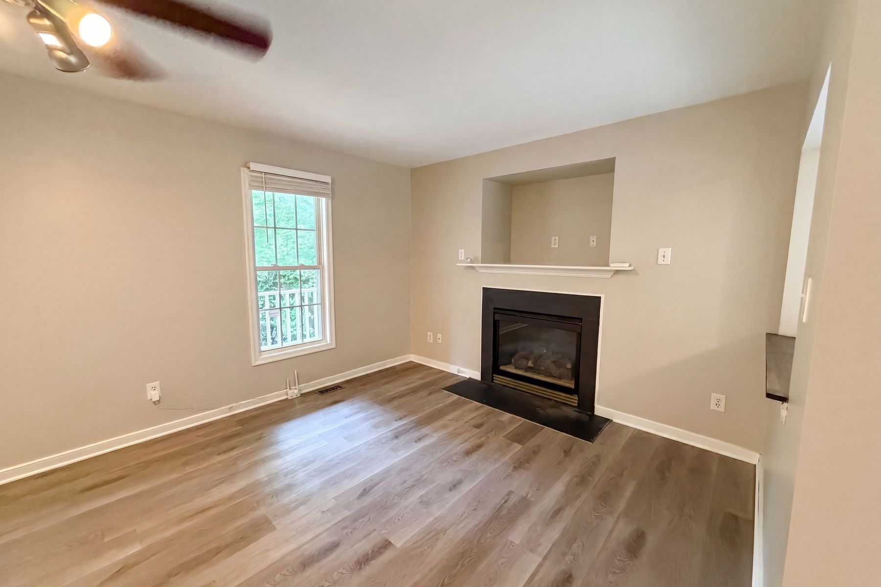Property photo 3 of 2566 Brookforest Ct