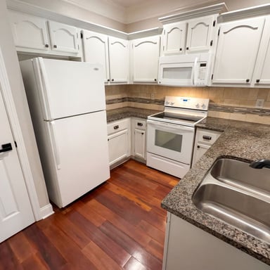 Property photo 2 of 2700 Pine Tree Rd NE Unit 3006