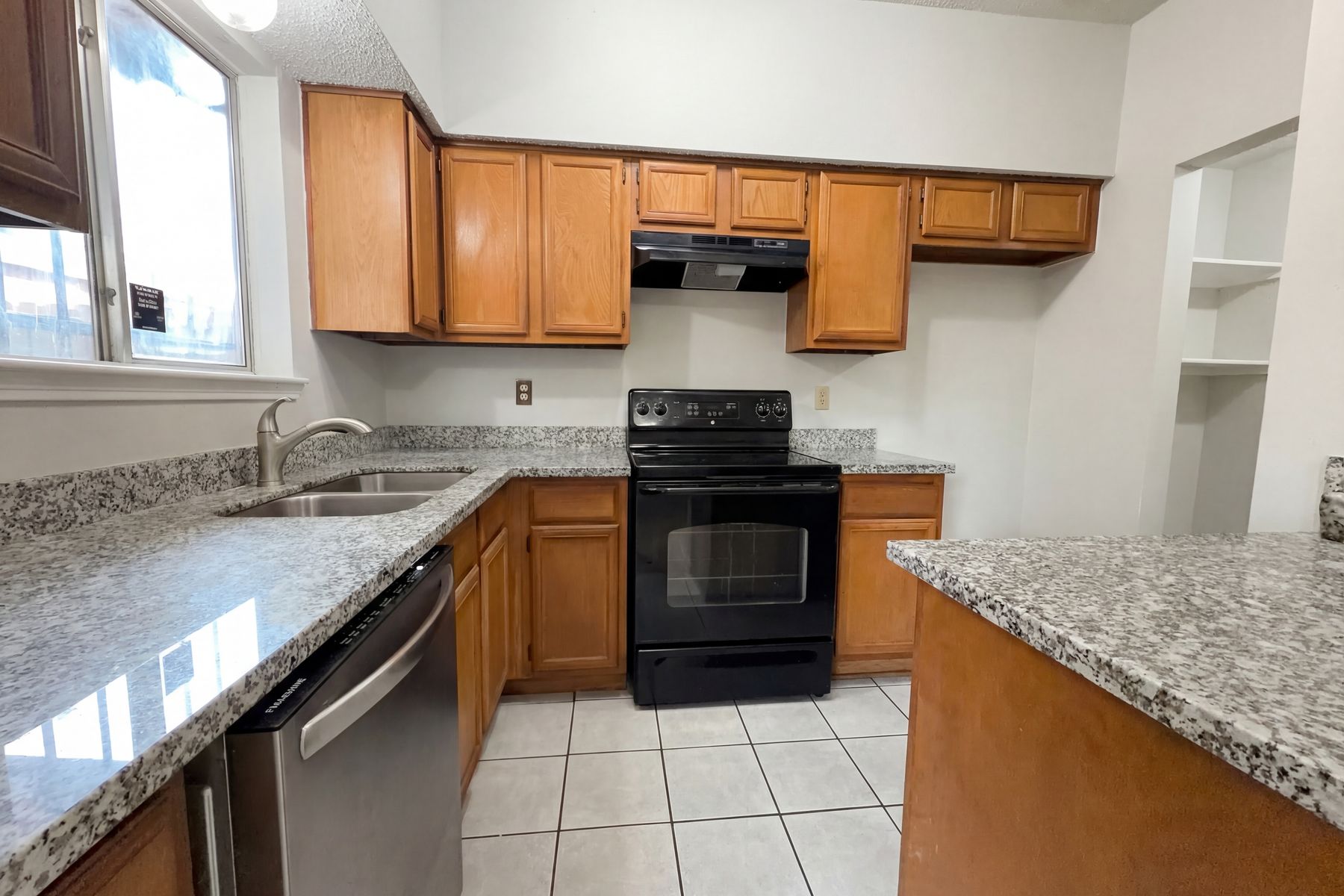 Photo 2 of 16 of 12300 Brookglade Cir, Houston, TX