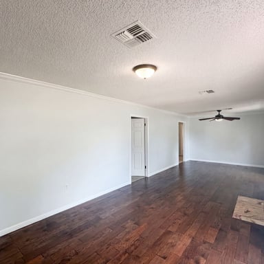 Property photo 3 of 613 4th St NE