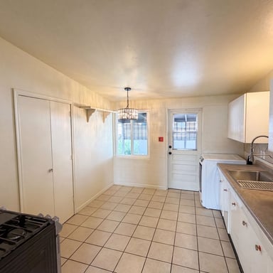 Property photo 2 of 110 W 4th Ave