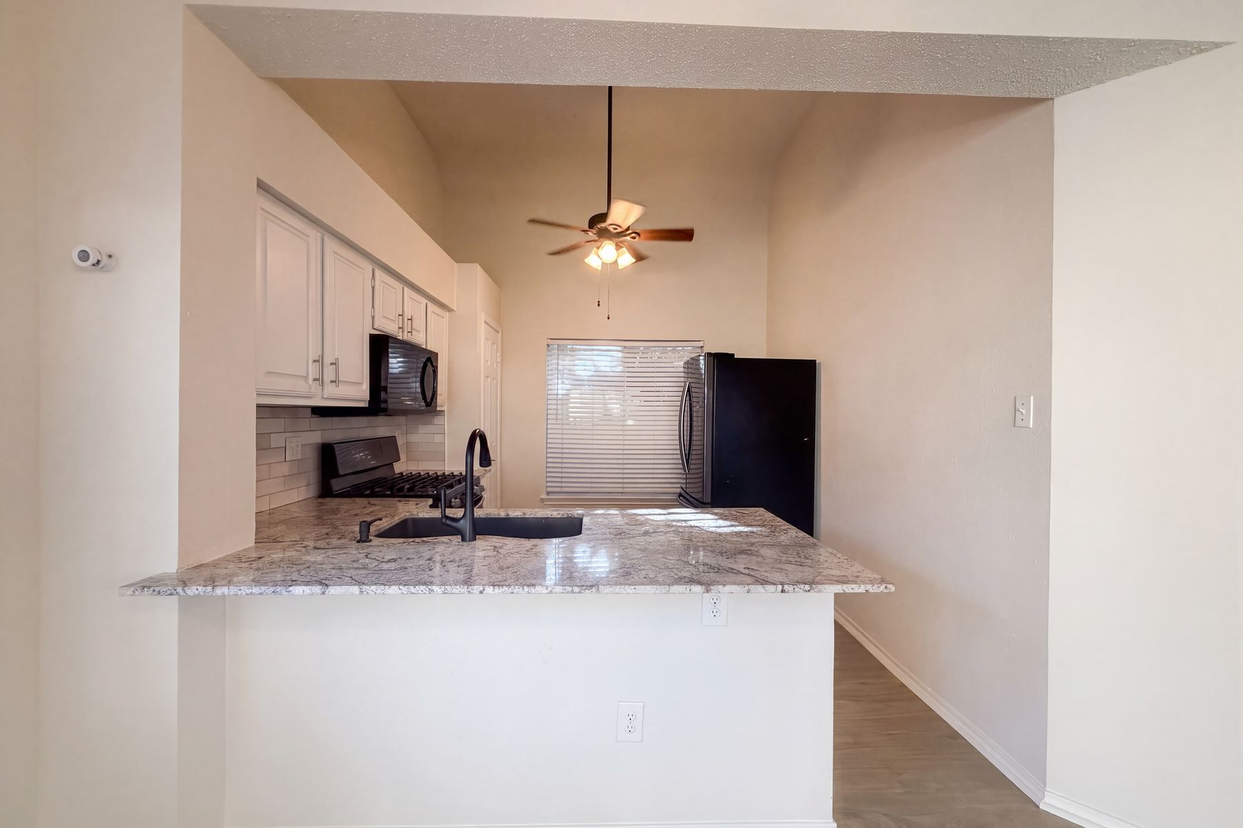Photo 2 of 21 of 11823 Meadowchase Dr, Houston, TX