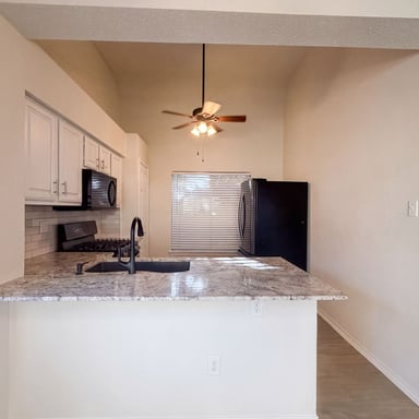Property photo 2 of 11823 Meadowchase Dr