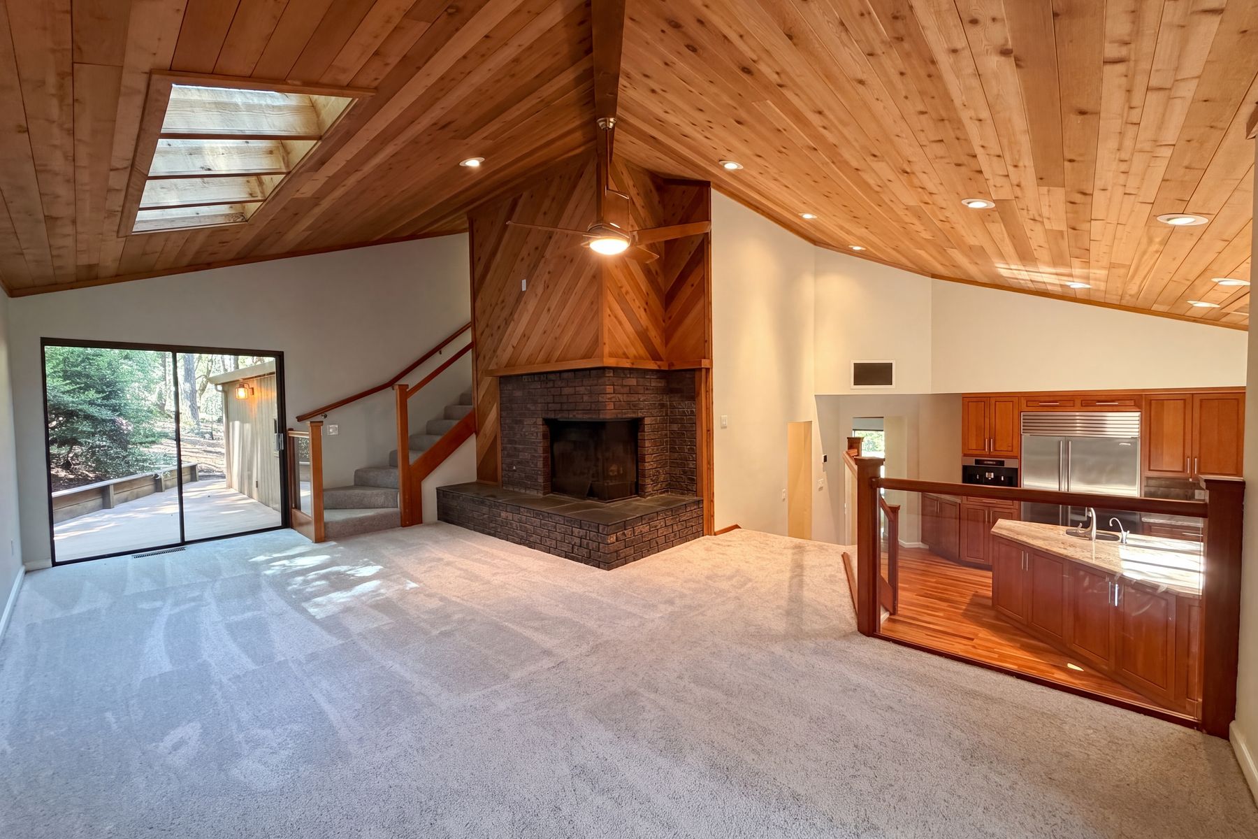 Property photo 3 of 815 Wild Oak Dr