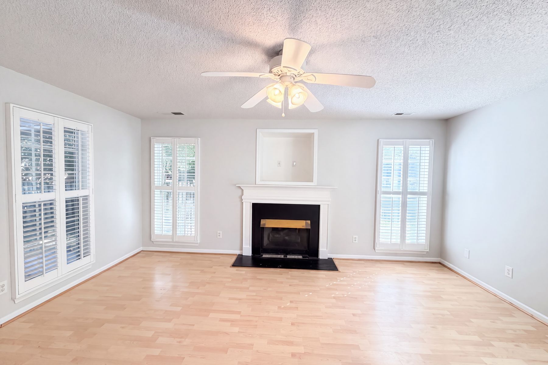 Property photo 3 of 3016 Wyntree Ct
