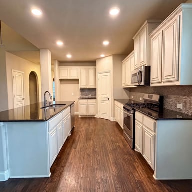 Property photo 2 of 725 Lyndhurst Dr