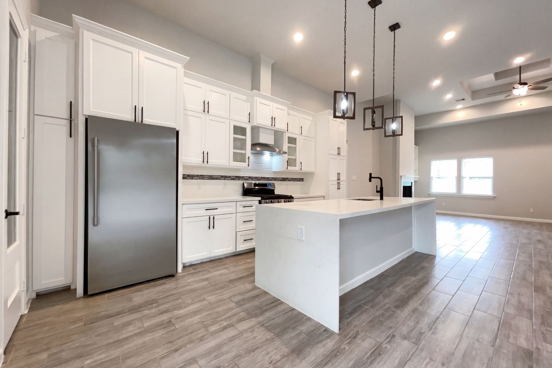 Photo 2 of 16 of 40402 Mostyn Dr, Magnolia, TX
