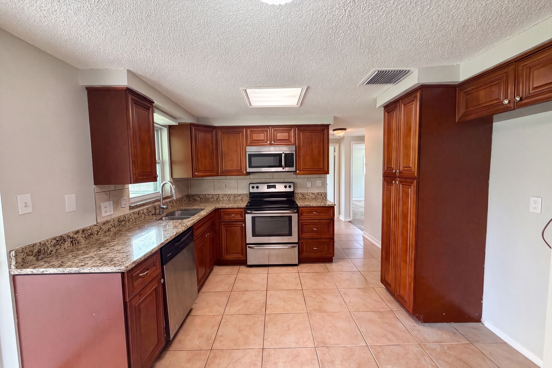 Photo 2 of 22 of 3412 Nixon Rd, Holiday, FL