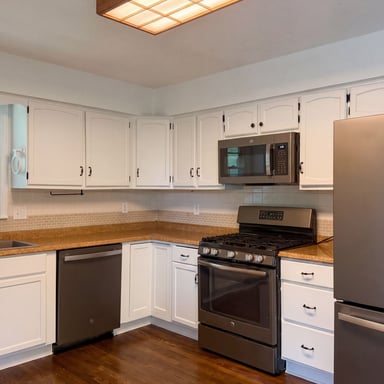 Property photo 2 of 1913 NE Grant Cir