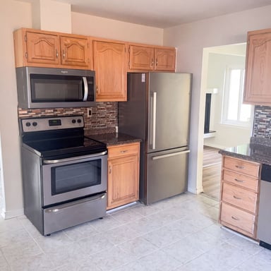 Property photo 2 of 911 Prior Ct