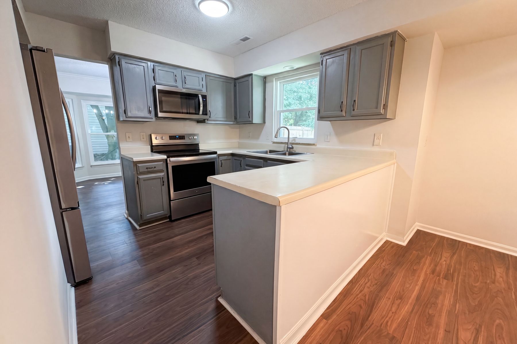 Photo 2 of 22 of 133 Danzid Dr, Summerville, SC