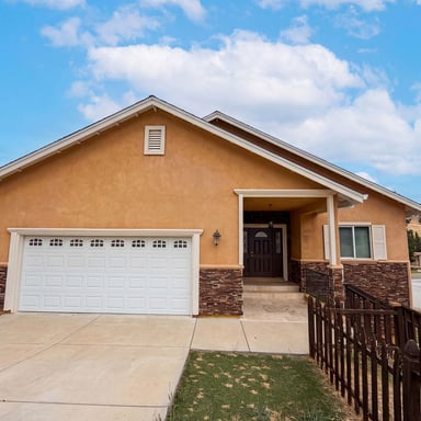 Property photo 1 of 257 Sutter Crst W
