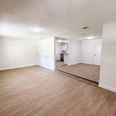 Property photo 3 of 585 Hewett Dr