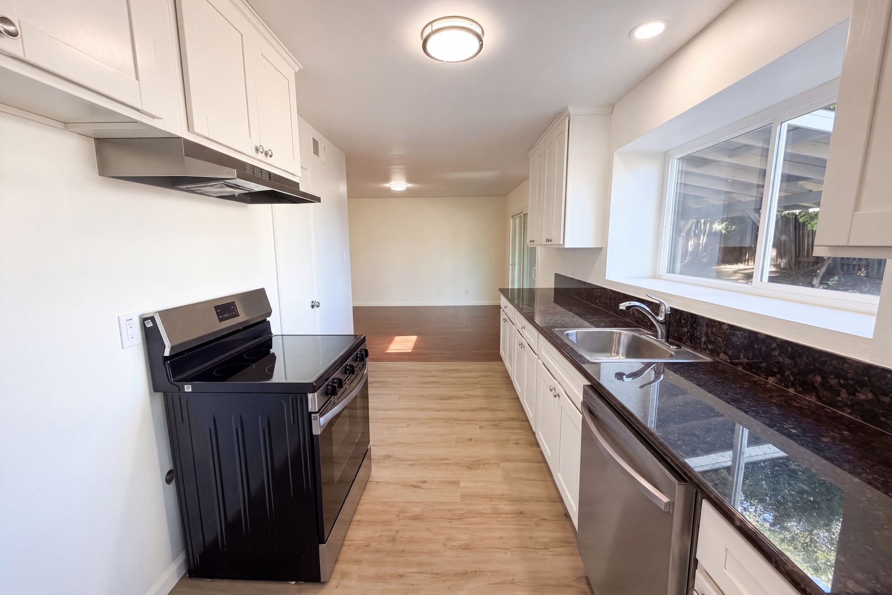 Photo 2 of 39 of 4948 Dewey Dr, Fair Oaks, CA