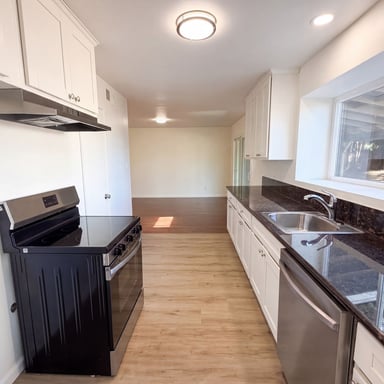 Property photo 2 of 4948 Dewey Dr