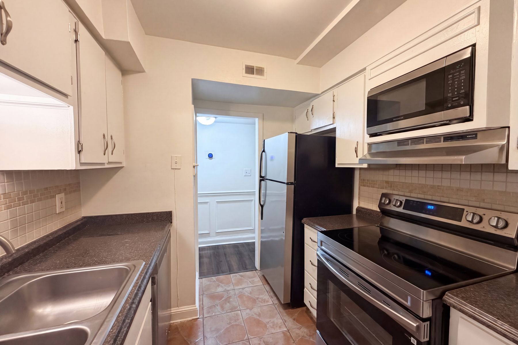 Photo 2 of 16 of 7040 Longstreet Dr, Raleigh, NC