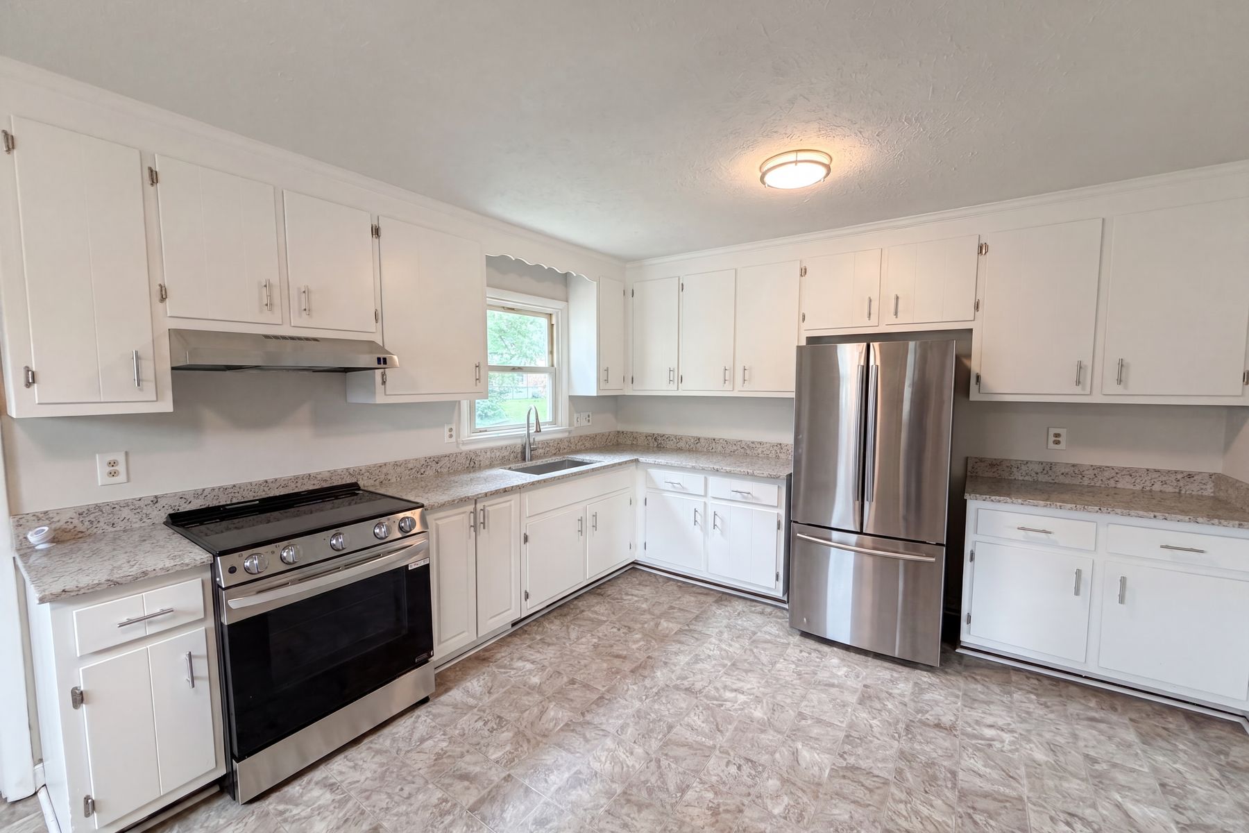 Photo 2 of 17 of 7397 Shady Grove Rd, Mechanicsville, VA