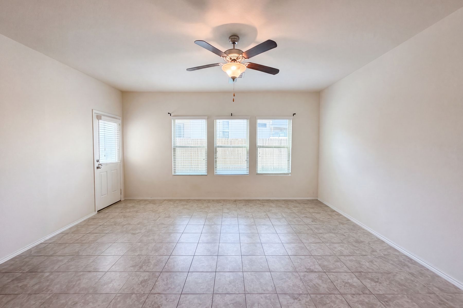Property photo 3 of 276 Circle Way