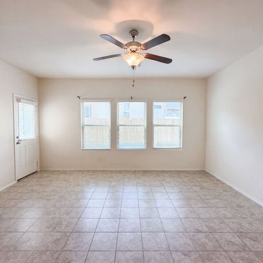 Property photo 3 of 276 Circle Way