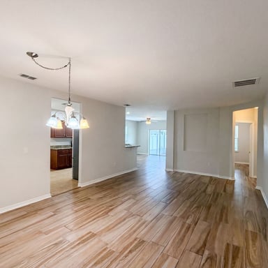 Property photo 3 of 1048 Bethpage Rd